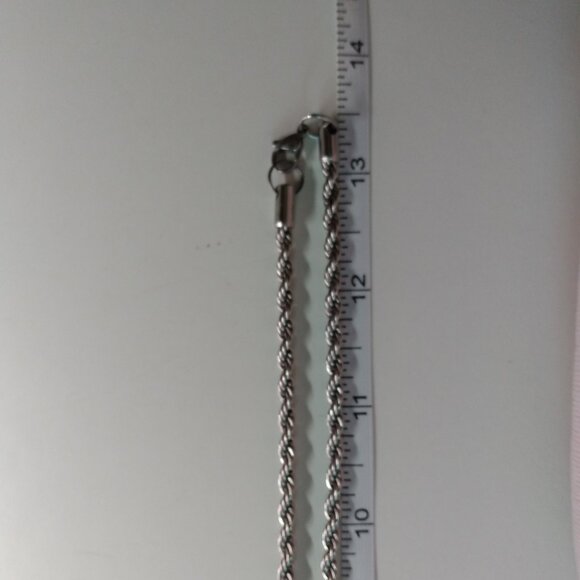 Men's cross pendant and chain - Picture 5 of 6